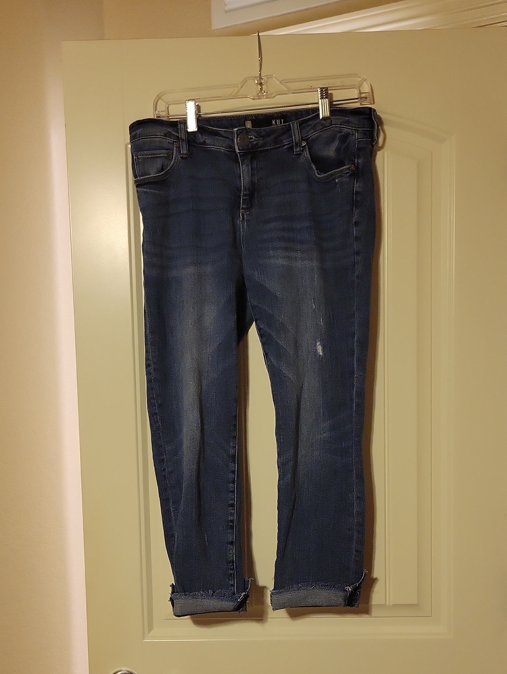 Kut from the Kloth Dark Wash Boyfriend Jeans Cropped. Size 6